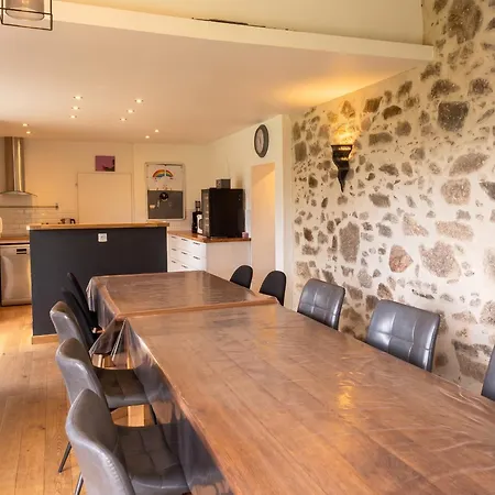 Spacieuse Maison à - Accueille 14 Personnes
