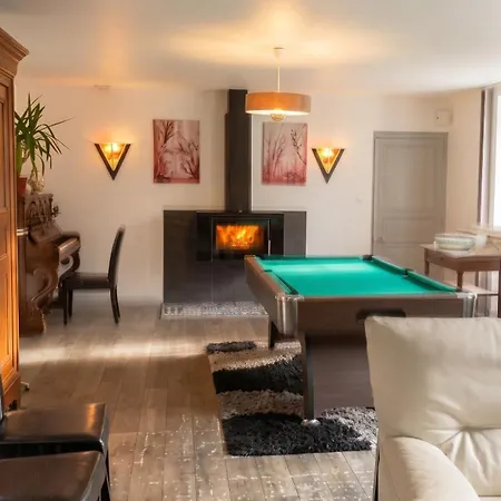 Spacieuse Maison à - Accueille 14 Personnes