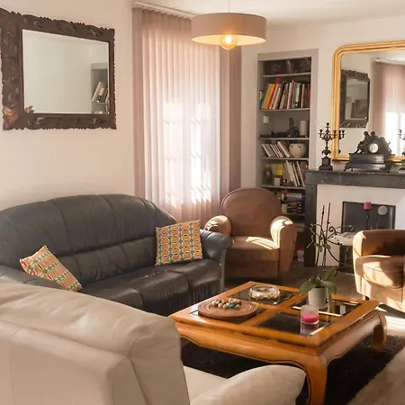 Spacieuse Maison à - Accueille 14 Personnes